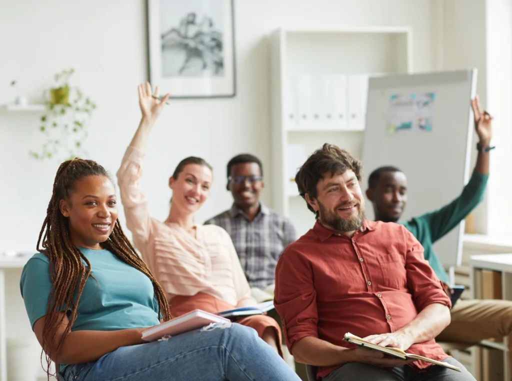 photo d'un groupe de cinq personnes en formation chez Calopa Formation