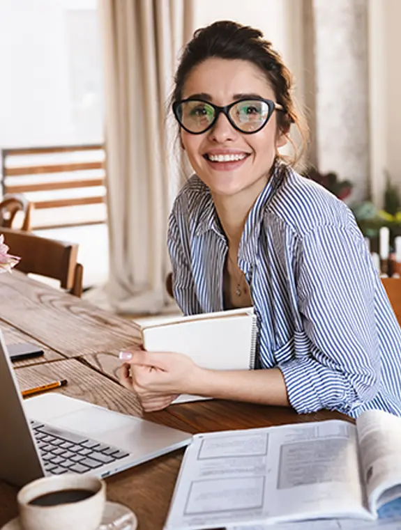 photo d'une femme en train de suivre une formation Calopa Formation