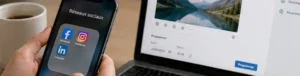 photo de quelqu'un qui a dans ses mains un téléphone portable avce les icônes Facebook, Instagram et LinkedIn.